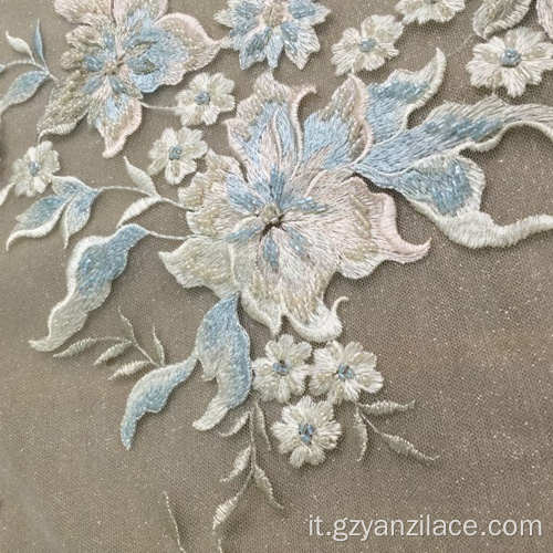 Tessuto di disegno del fiore del ricamo fatto a mano blu cielo